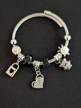 TUM TUM Style Silver Wire Cable Charm Bracelet Rhinestone Heart & Padlock